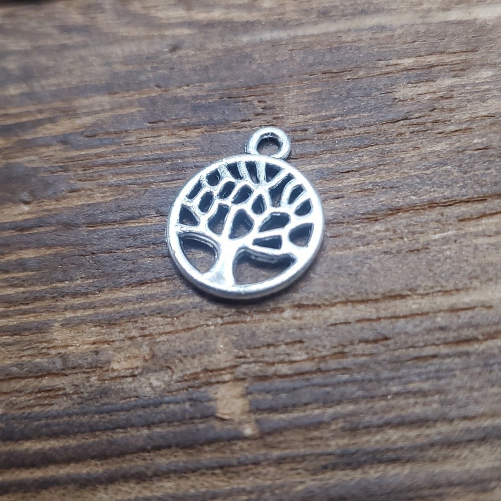 Tree‎ of life charm P133